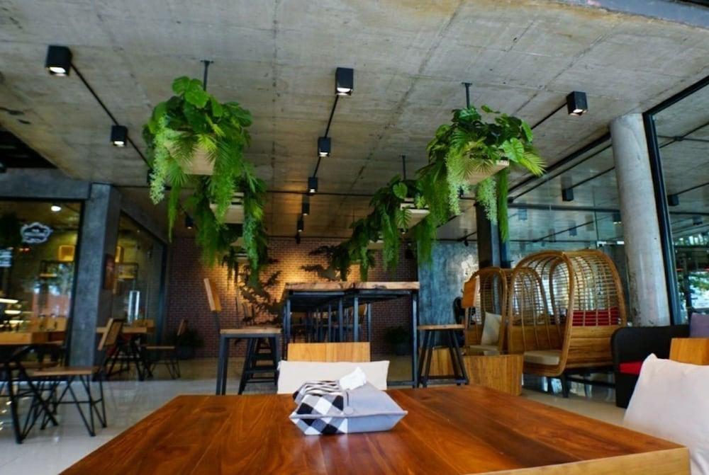 Maneetel Krabi Beachfront