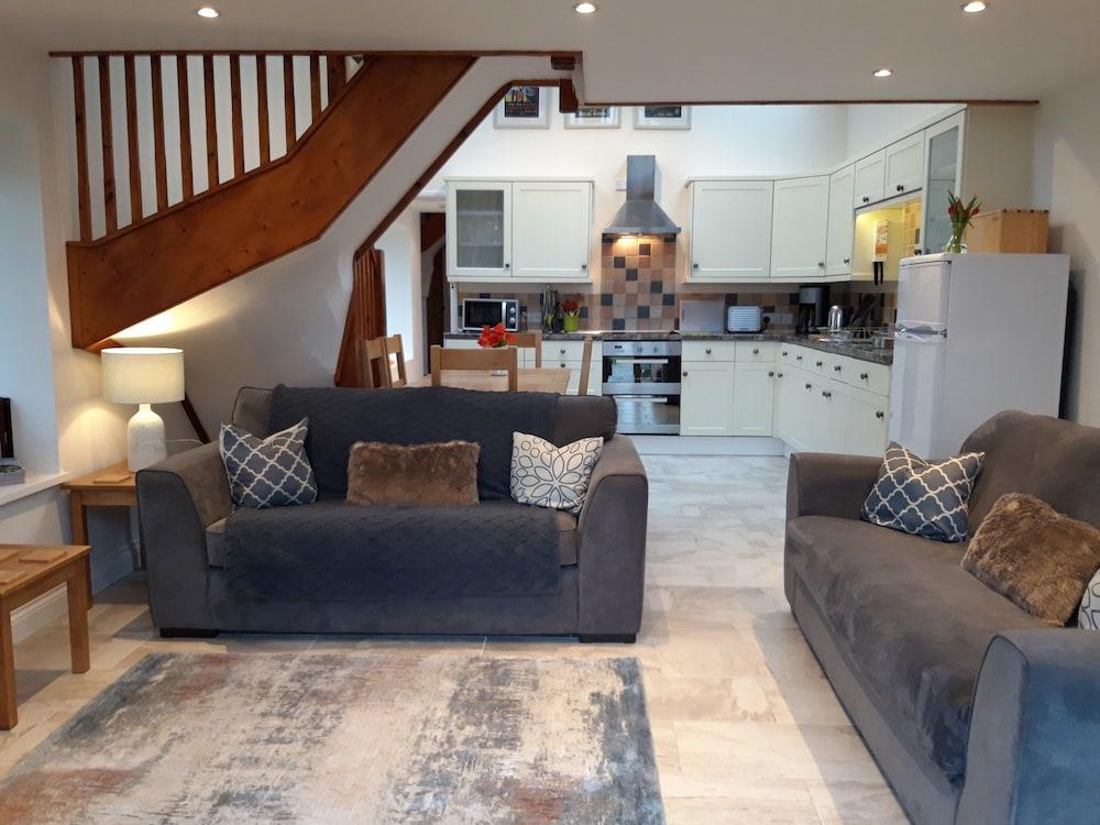 Nant yr Onnen B&B and Ysgubor Holiday Cottage