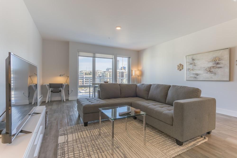 Domicile Suites at Mark on 8th