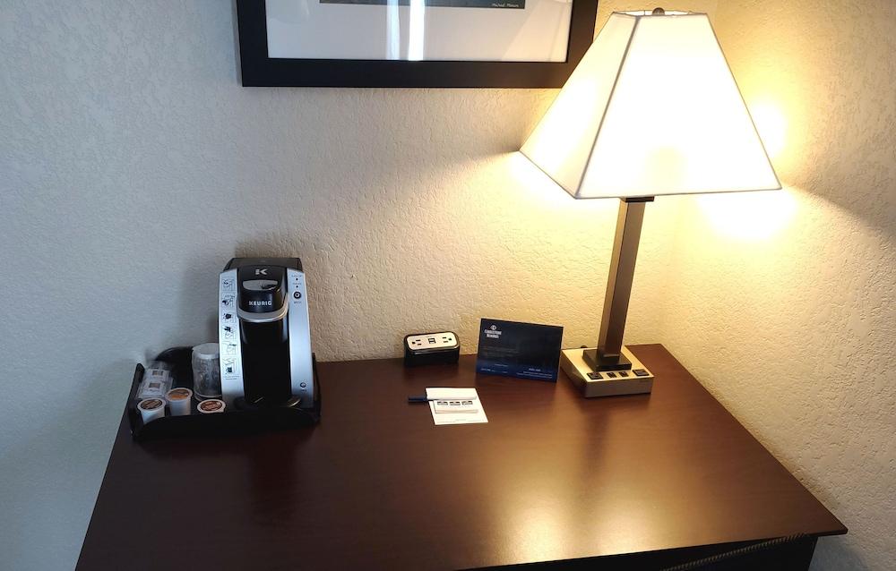 Cobblestone Inn & Suites - Maryville