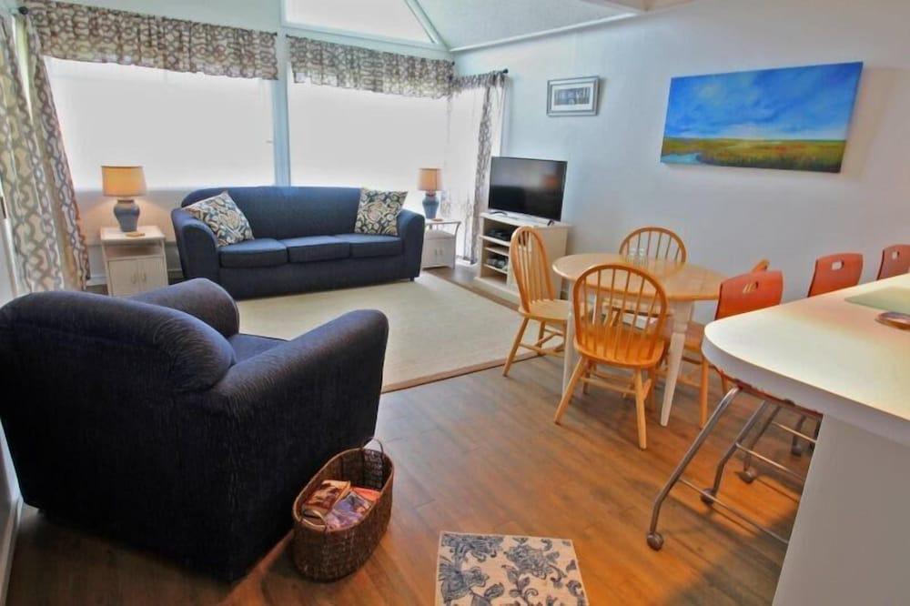 Lake Arrowhead Lodging