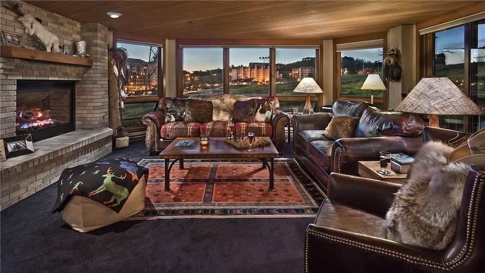 Chartreuse 122 2 BedroomCondo By Moving Mountains