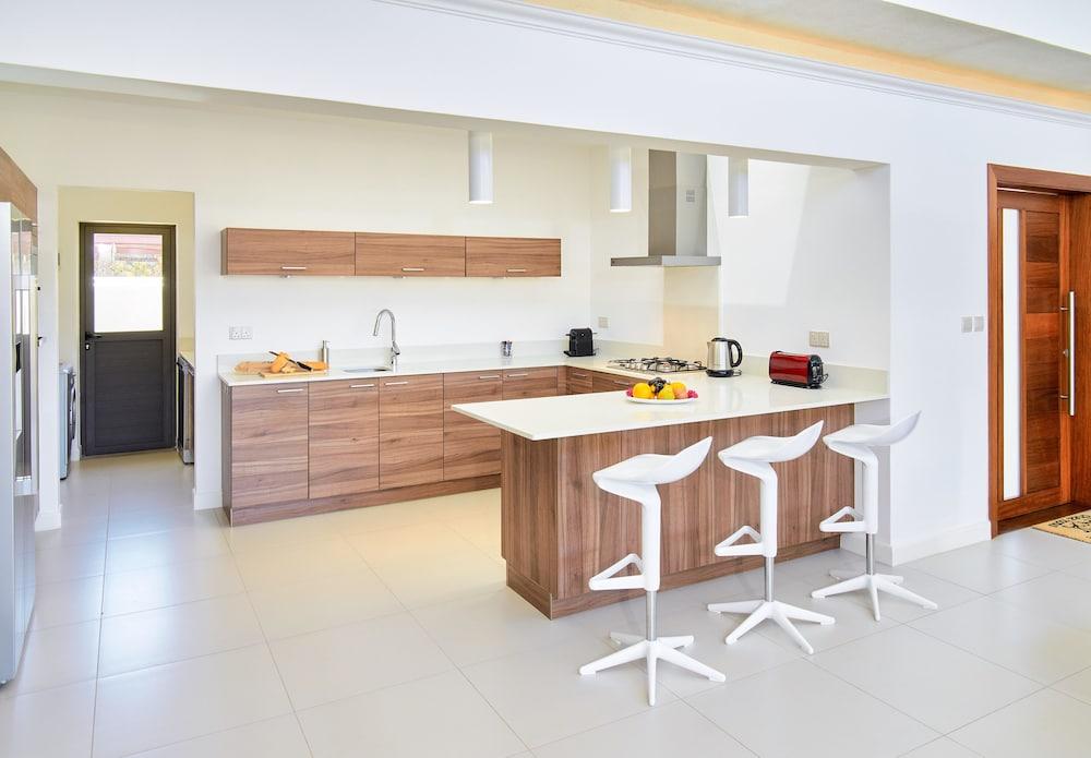 Corail Bleu Private Pool & Garden Villas with LOV