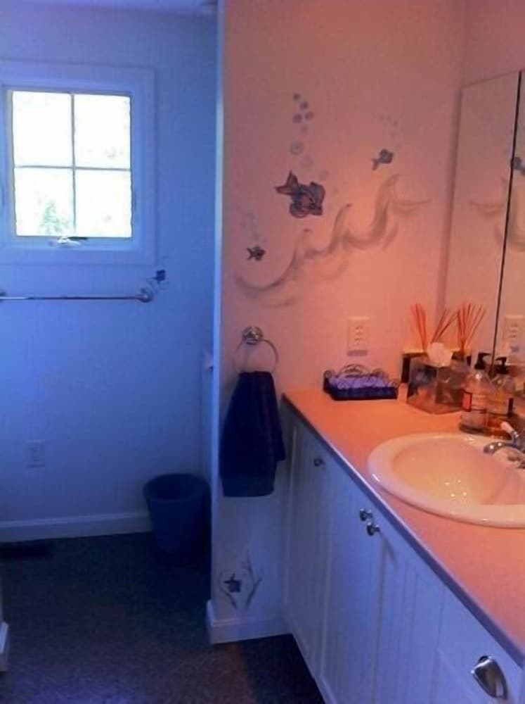 Seascape Upscale Cottage