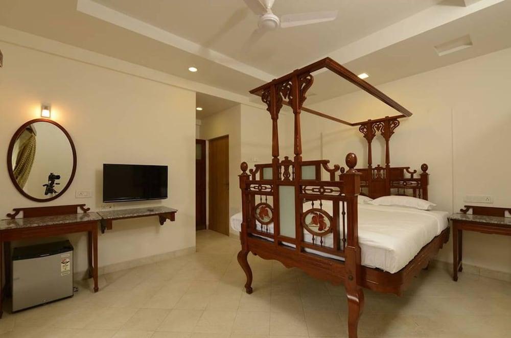 CRYSTAL COUNTY RESORT