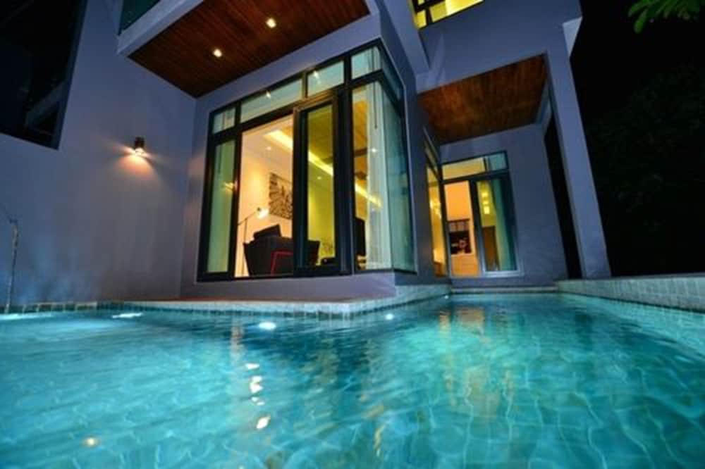 Bukit Pool Villas