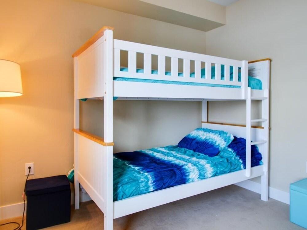 Contemporary Slopeside Condo