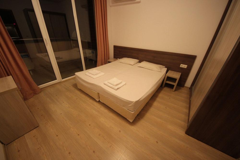 Menada Zornitsa Apartments