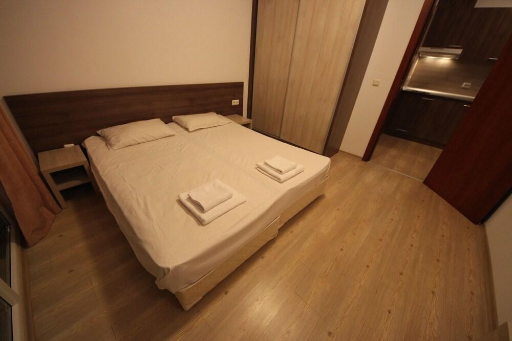 Menada Zornitsa Apartments