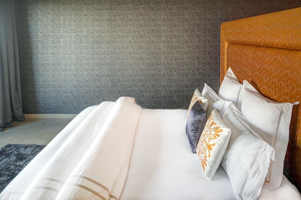 Dream Inn 48 Burj Gate Skyline View