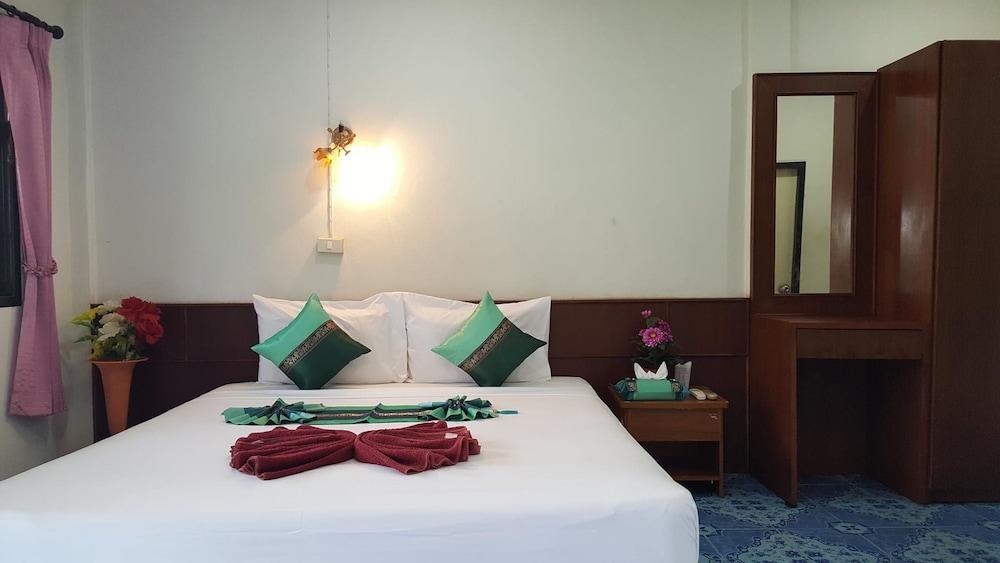 Lanta L.D. Beach Bungalows