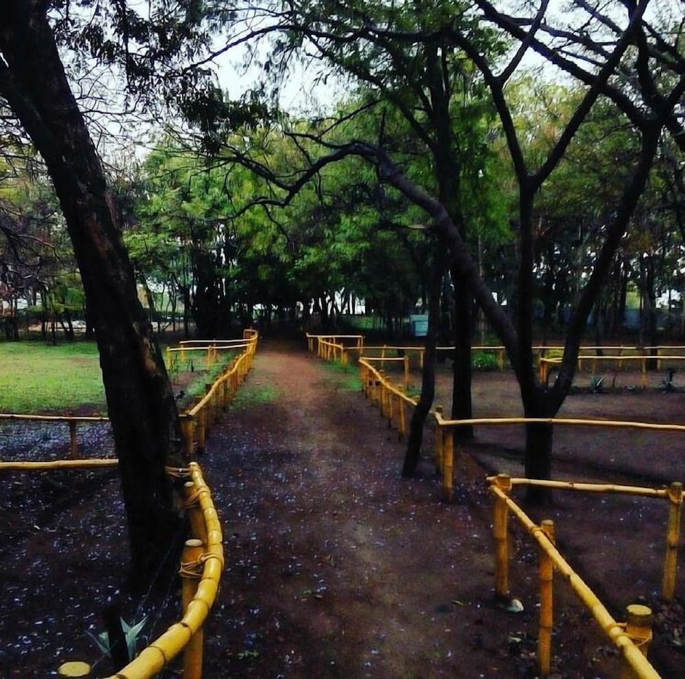 El´molo Crocodile Park and Lodge