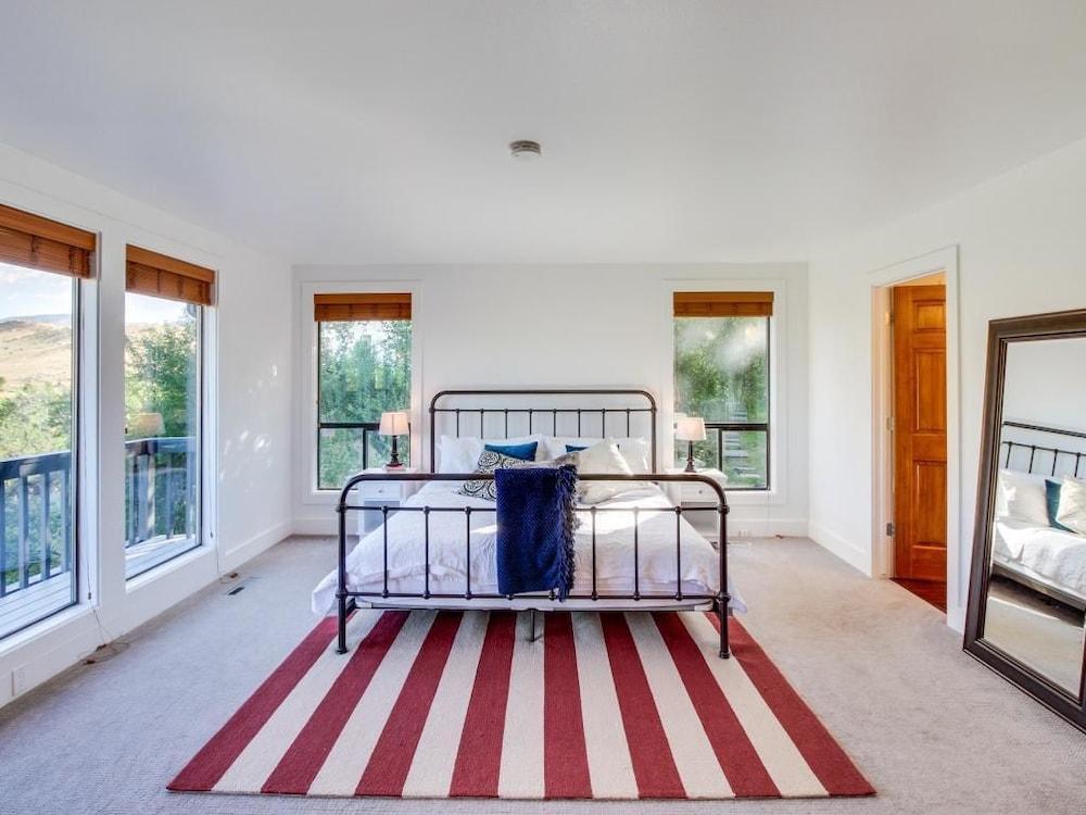 Chic Highlands Hideaway