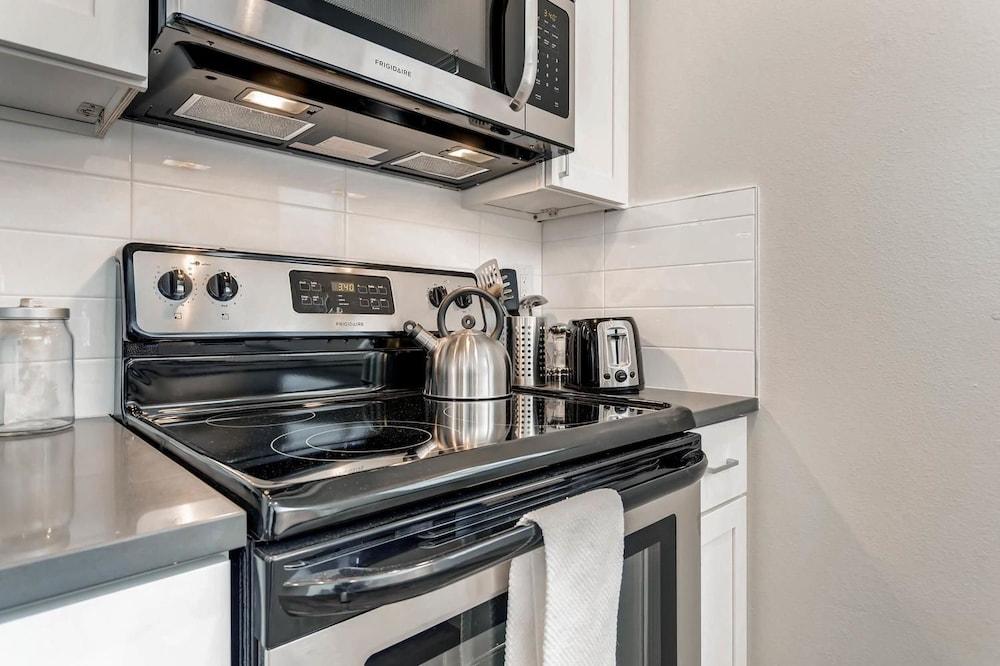 D030 2 Bedroom Apartment By Senstay