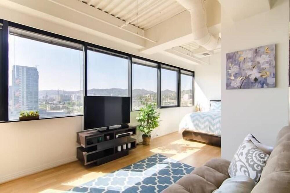 LUX 0 Bedroom Studio By Senstay