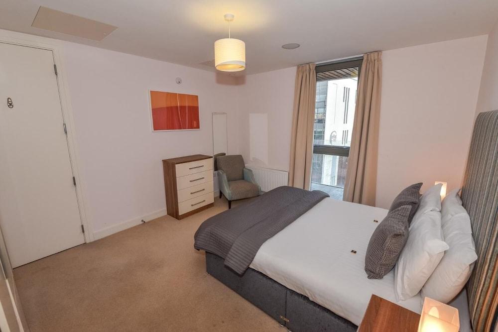 Dream Apartments - Titanic Arc