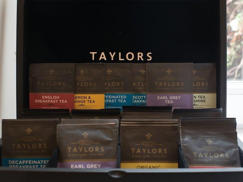 Carmel Apartments Queen Street Residence