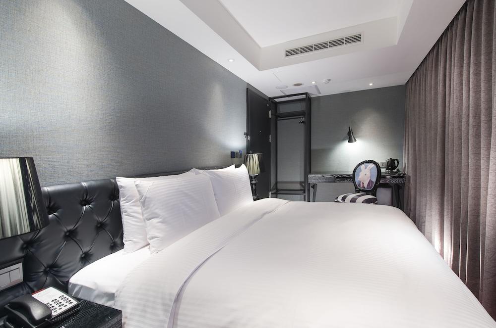 CHECK inn Taipei Main Station