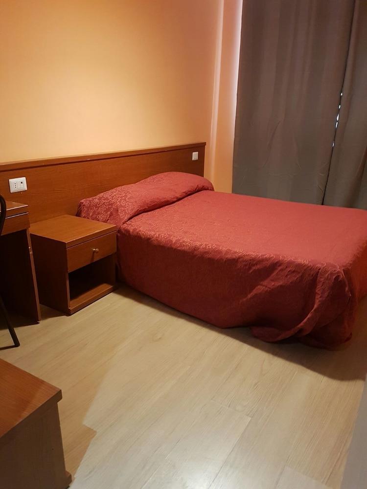 Old Milano House - Hostel