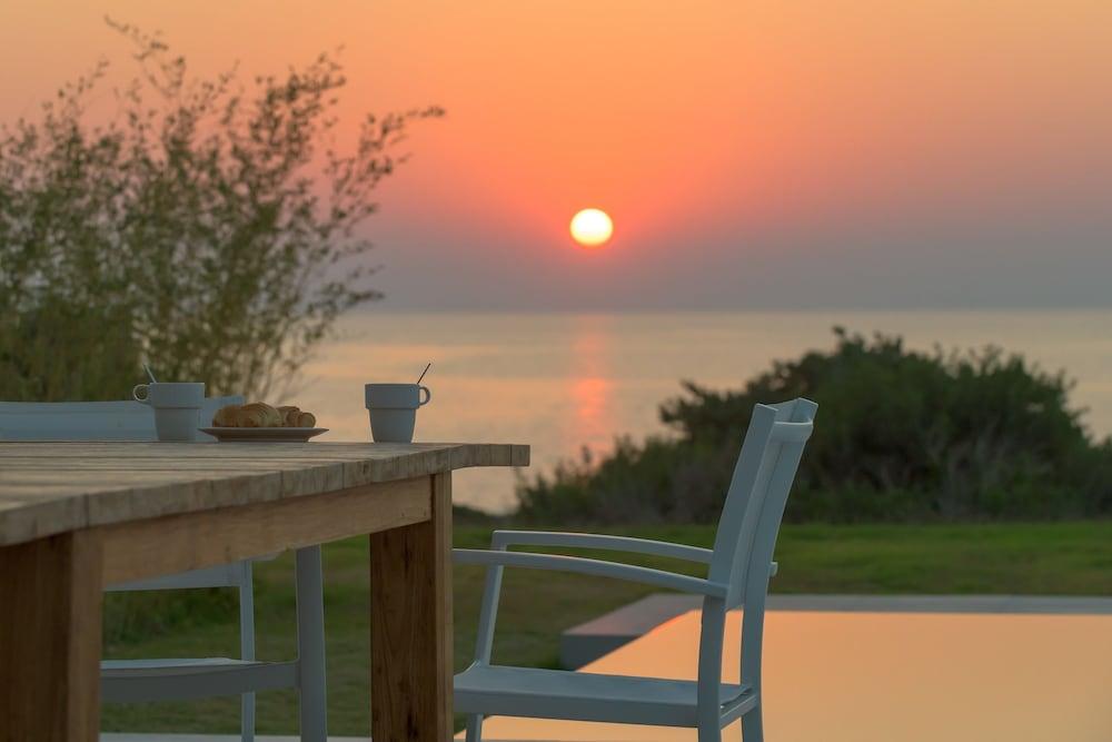 Albatross Beach Front Villas