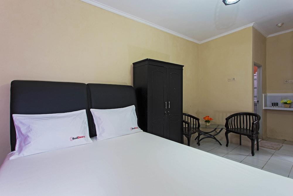 RedDoorz Pesanggrahan