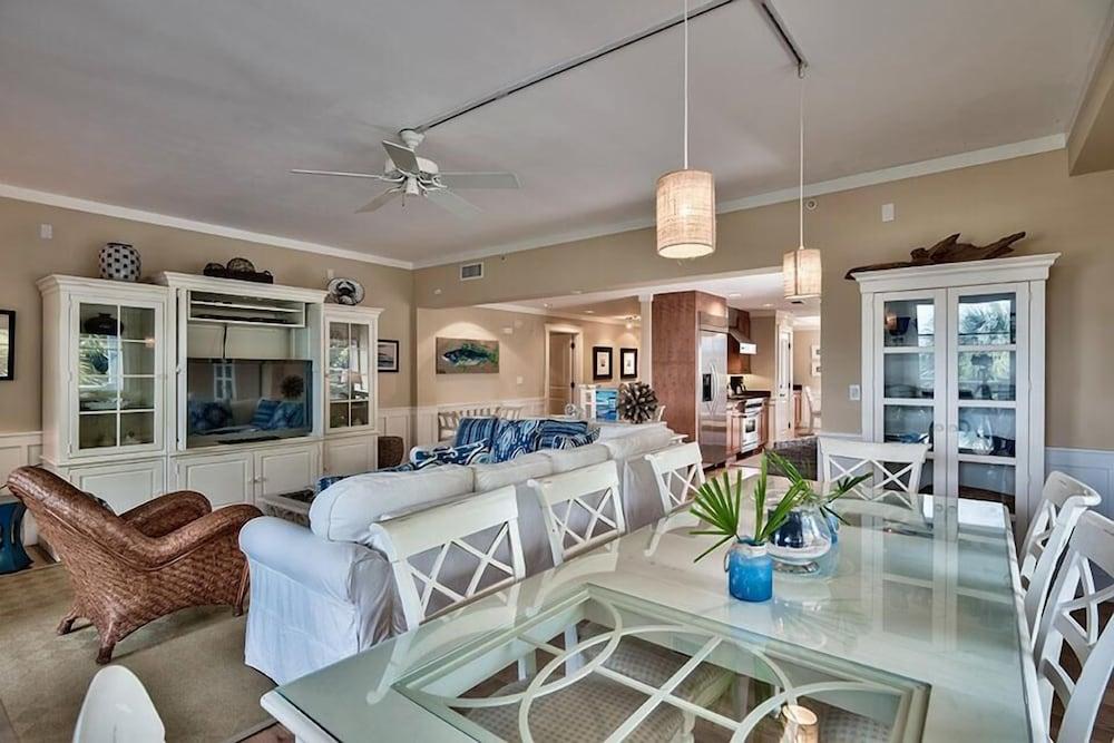 At the Waters Edge 4 Bd Holiday Home by Five Star Properties