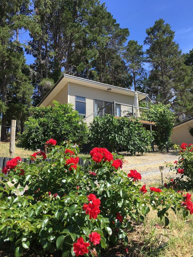 Karawatha Cottages B&B