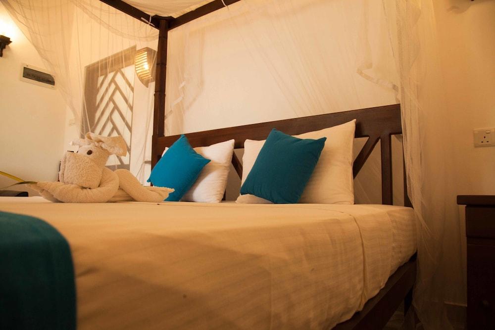 Villa Pinnawala & Restaurant