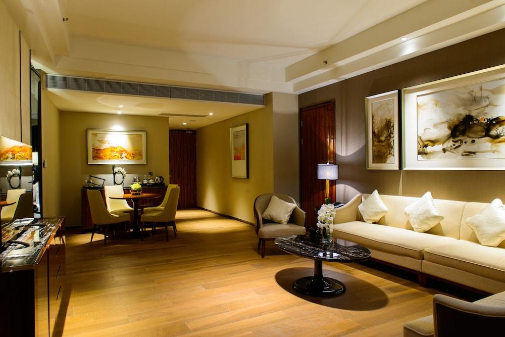 Forest City Marina Hotel