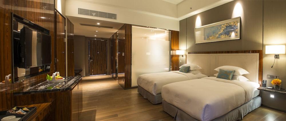 Forest City Marina Hotel