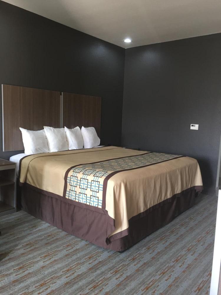 Scottish Inn & Suites