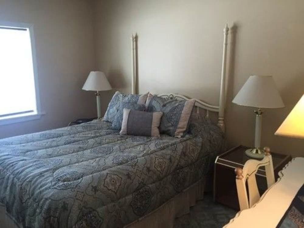 Maple Springs Lake Side Inn