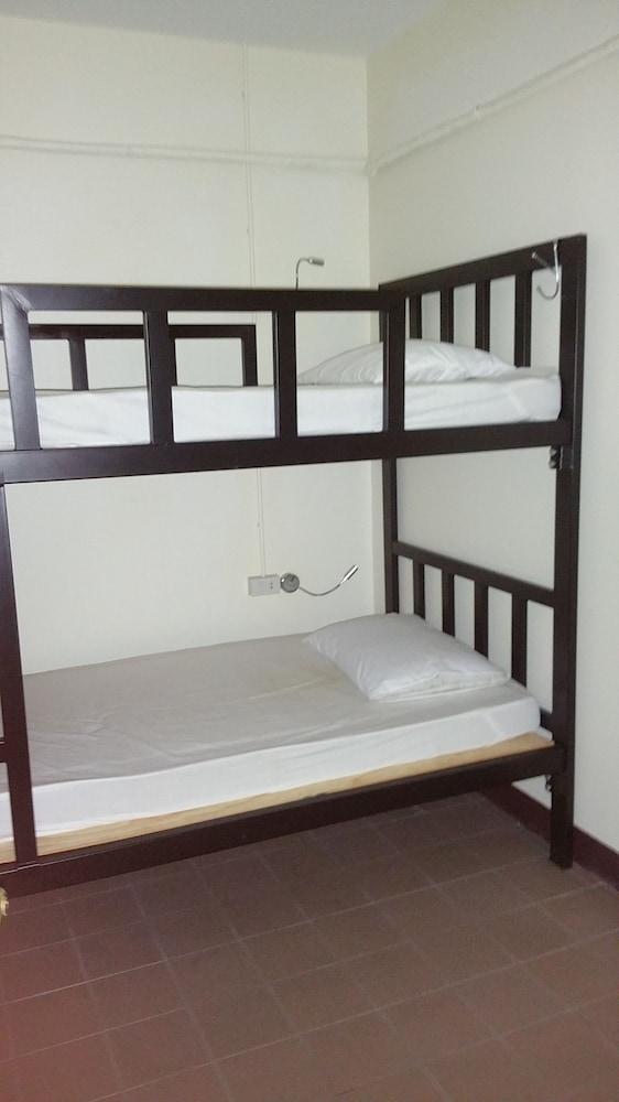 Relax Time Silom - Hostel