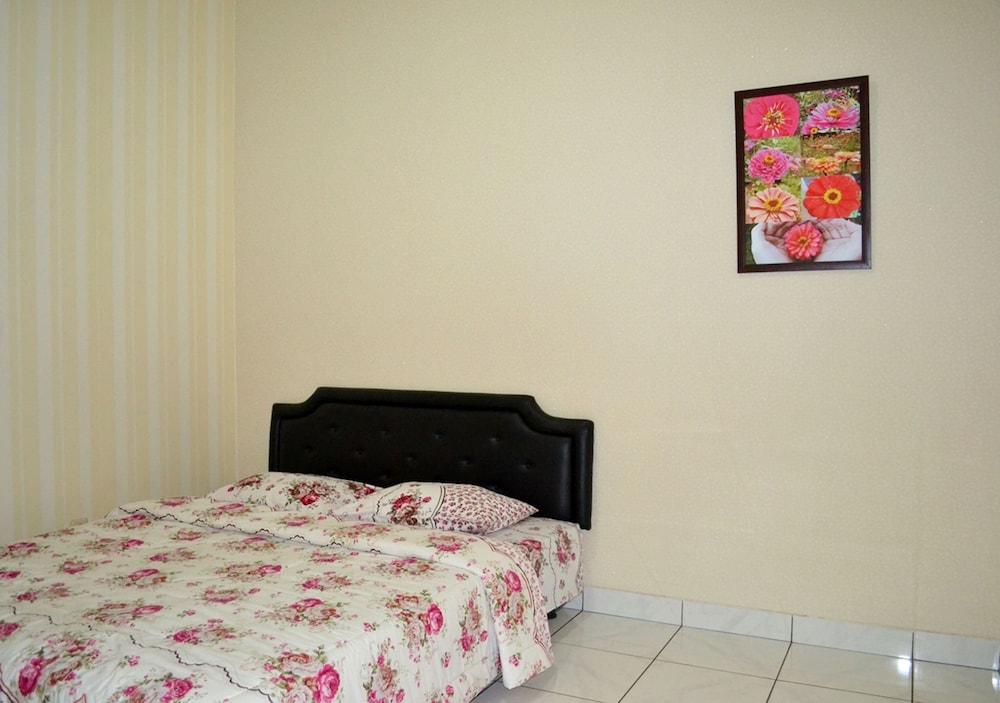 Vila Bunga Merah Gelatik