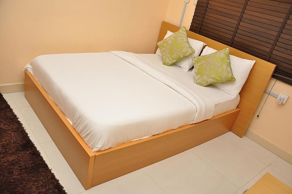 Topaz Luxury Suites & Apartments