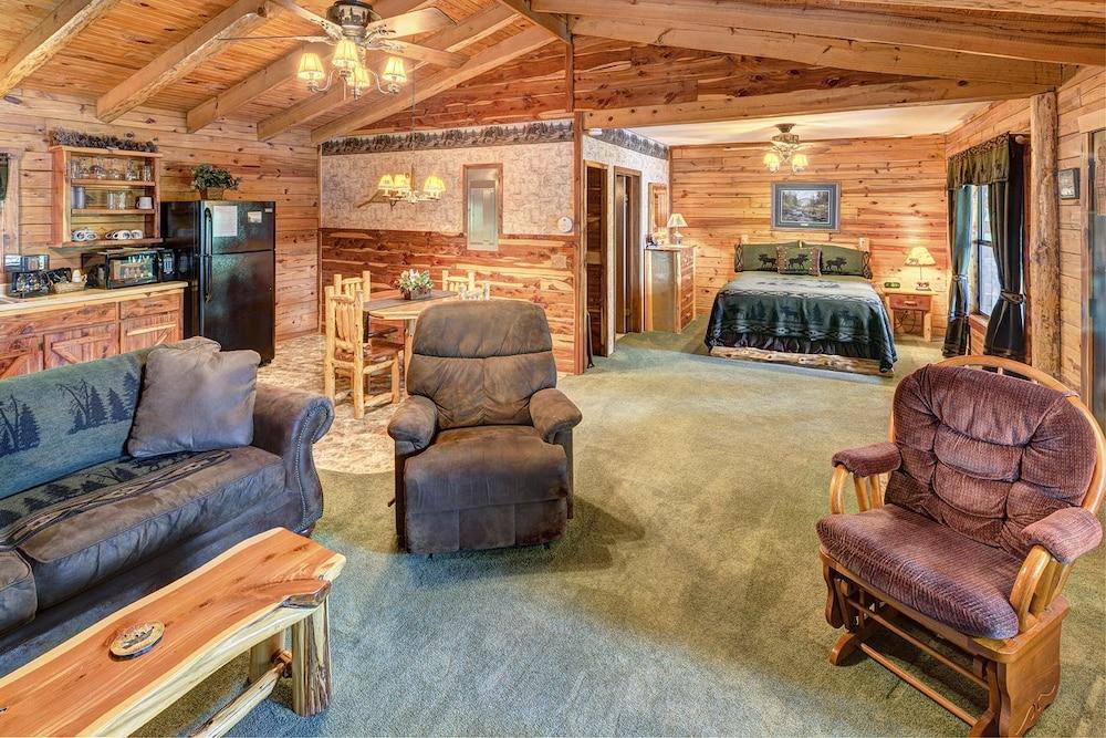 Lake Shore Cabins on Beaver Lake