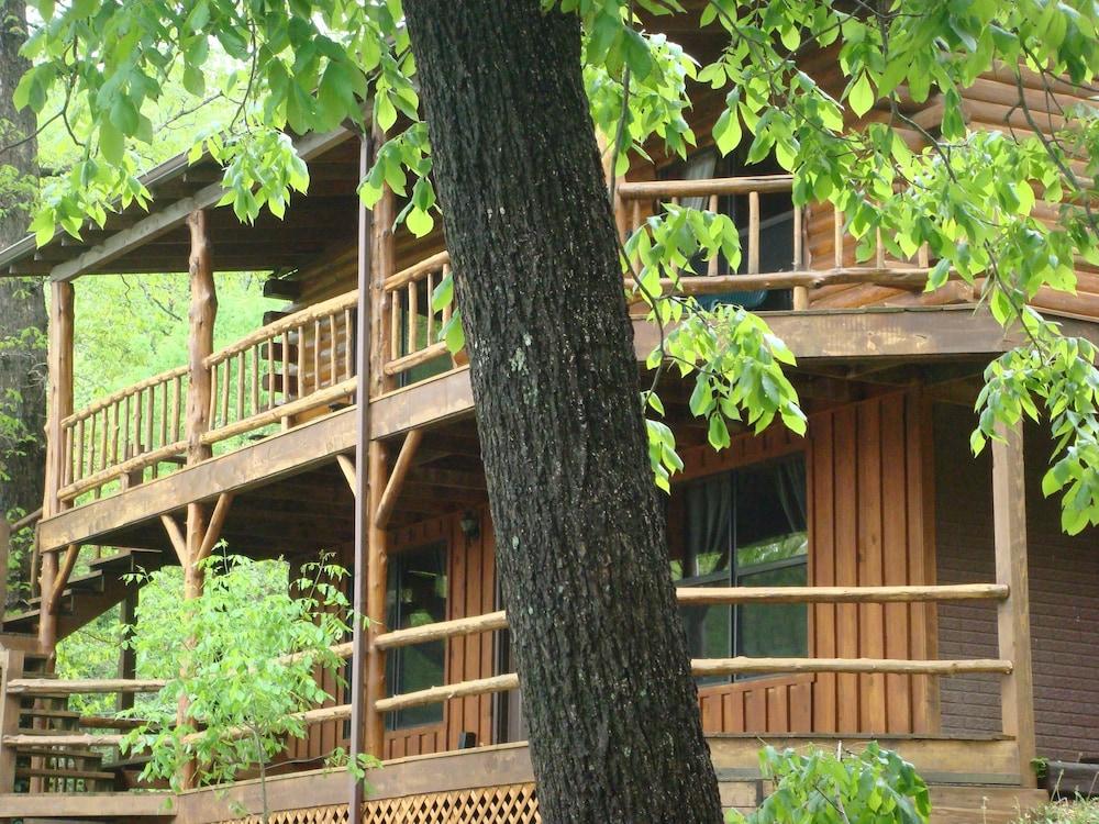 Lake Shore Cabins on Beaver Lake
