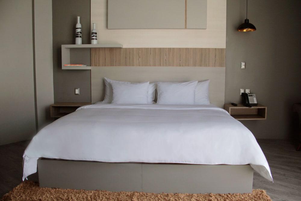 ESDUMA HK Hotel Pachuca