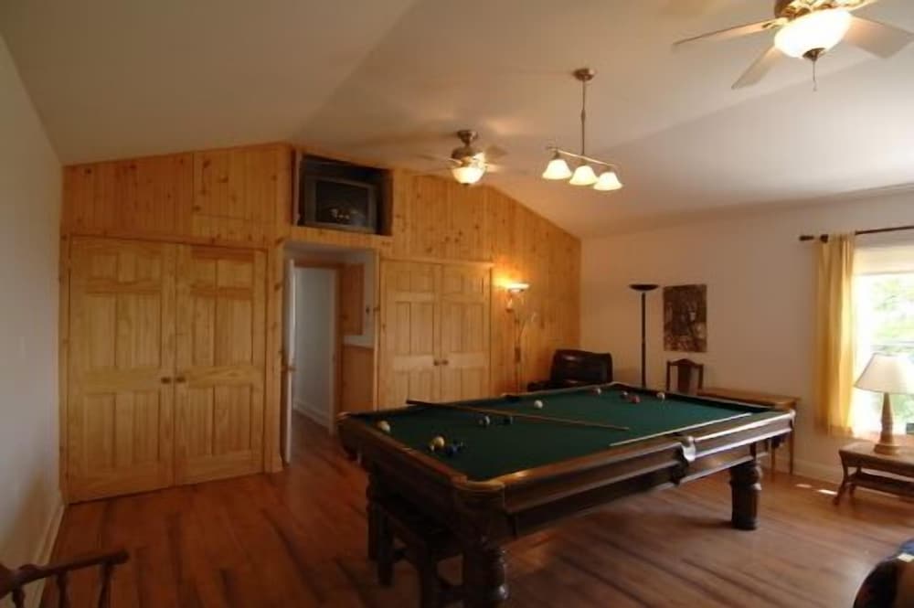 Hollyday Cove Cottage