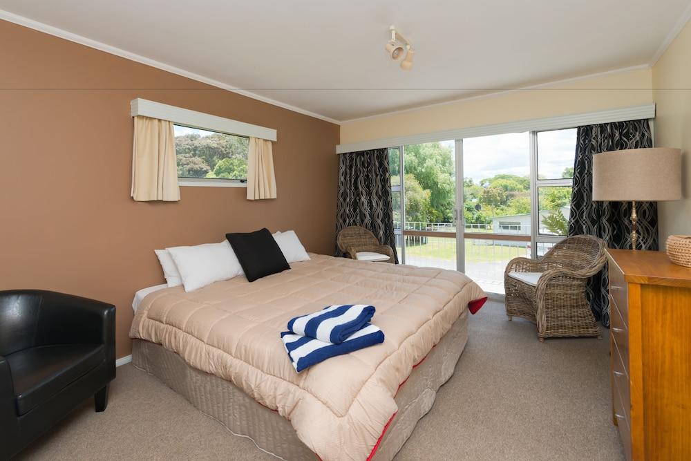 Waitangi Beach House