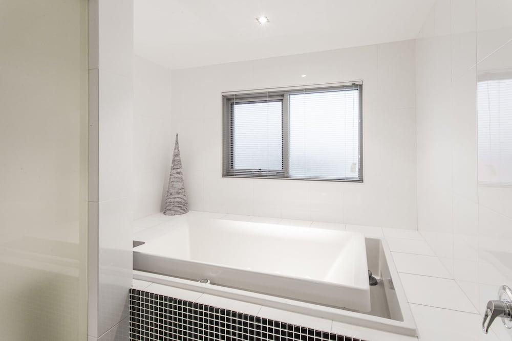 Spinnakers by Rockingham Apartments