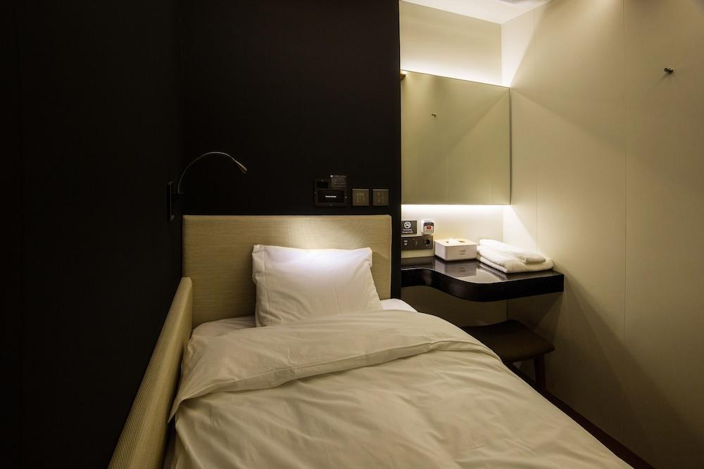 Capsule Hotel 'Darakhyu' T1