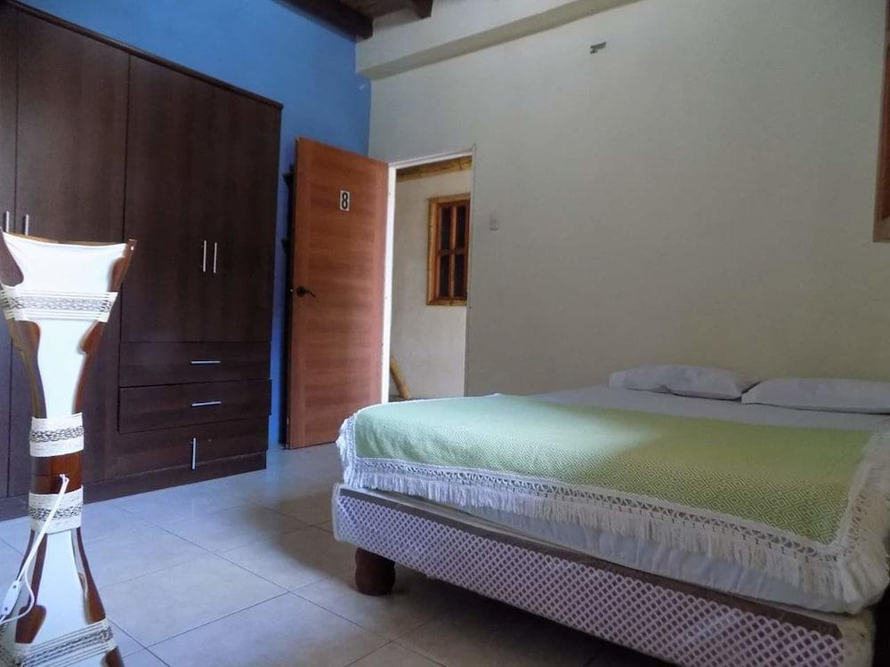 Morrison Hotel Montañita