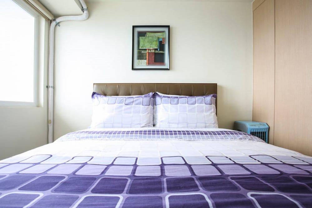 Blowing in the Wind - Lake View Apartments