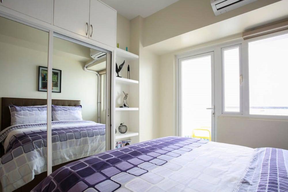 Blowing in the Wind - Lake View Apartments