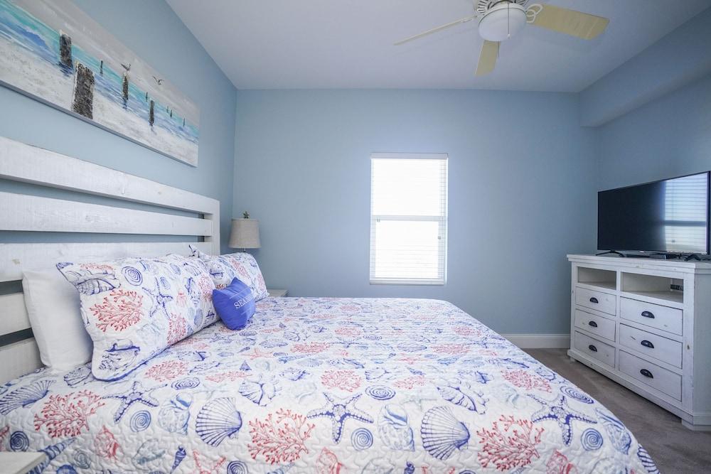 Laketown Wharf Resort by Panhandle Getaways