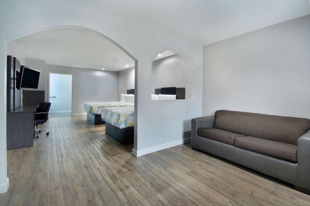 Motel 6 Houston, TX - I-10 West