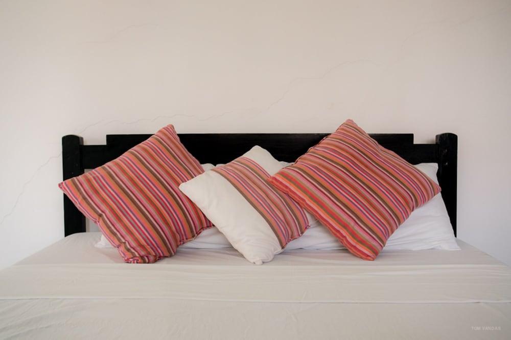 Bahari Dhow Beach Villas