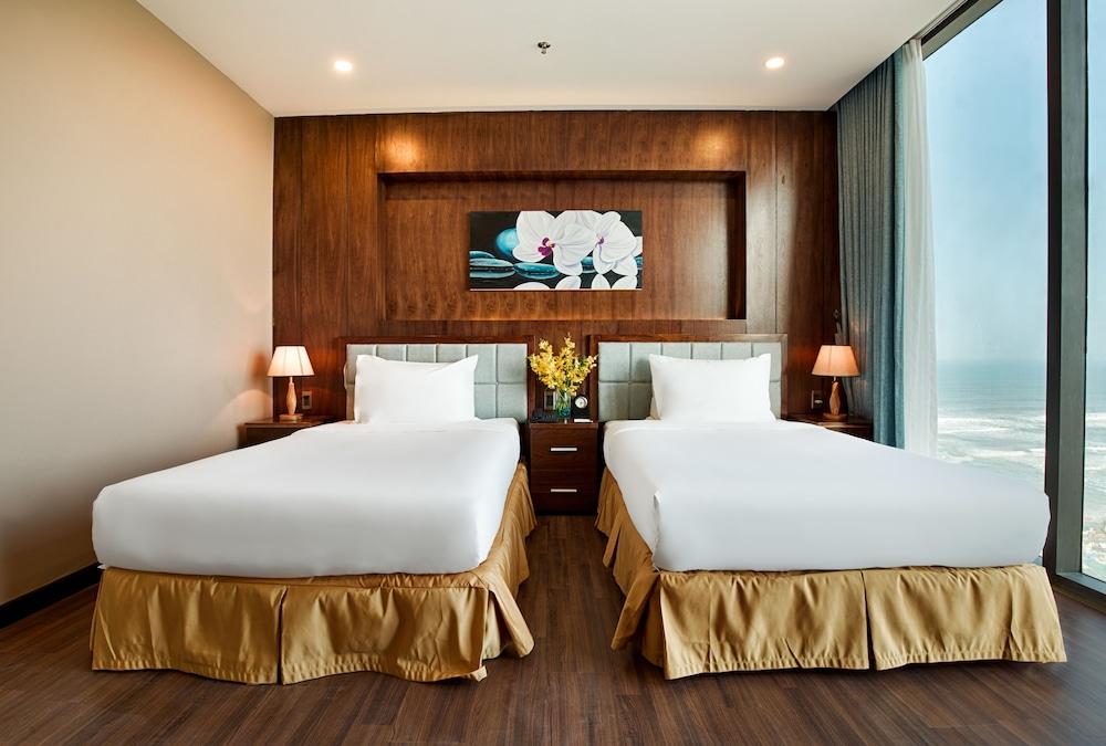 Yarra Ocean Suites Danang