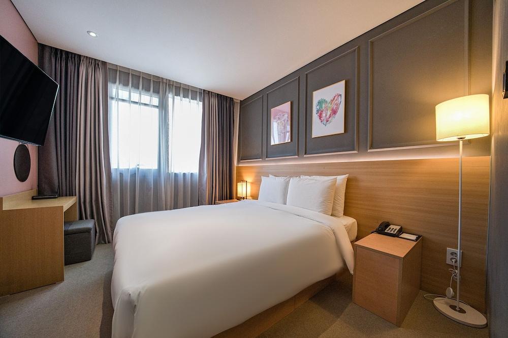 Hotel Vella Suite Suwon